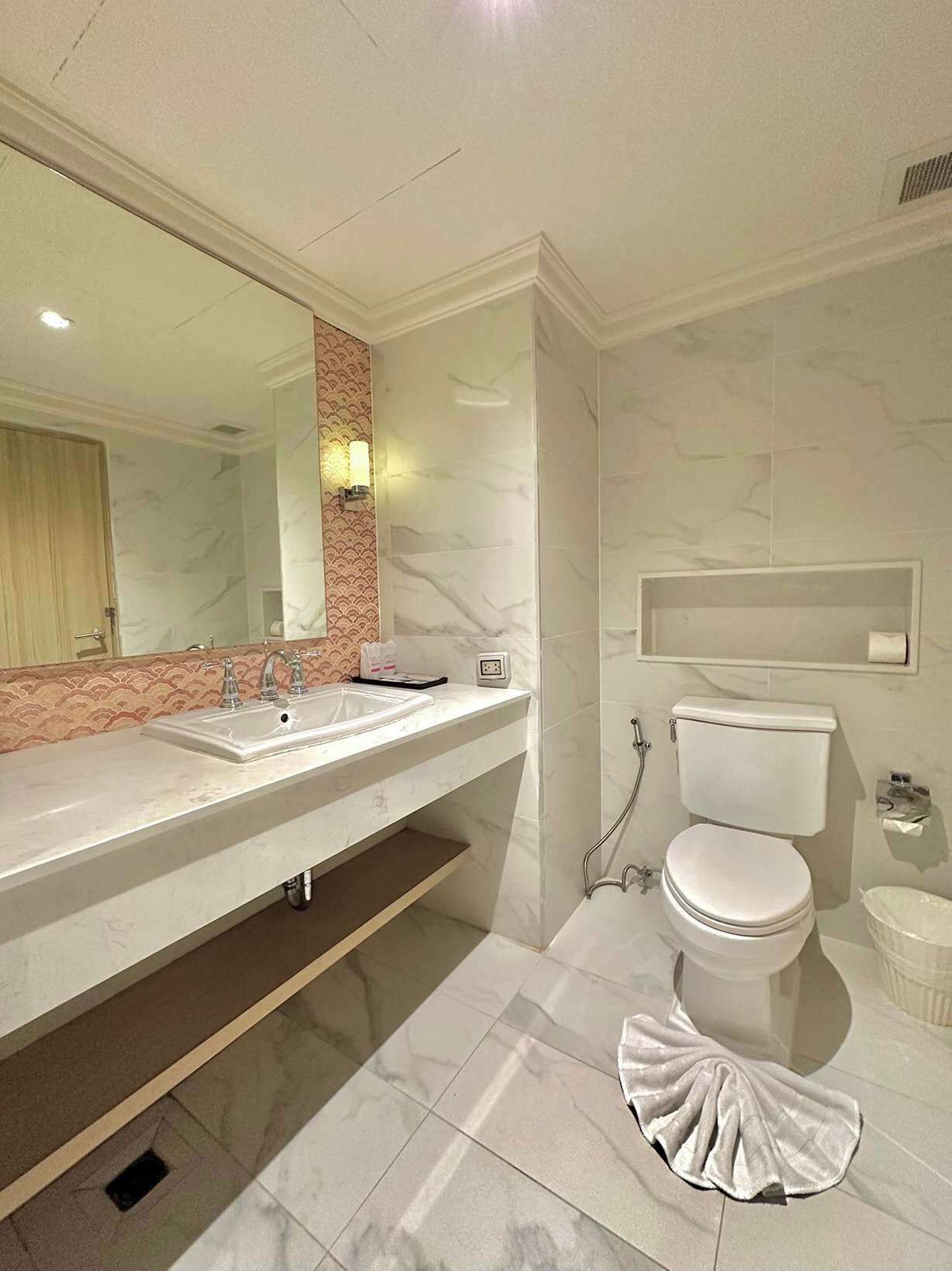 deluxe room, poolside | bathroom | hair dryer, slippers, towels