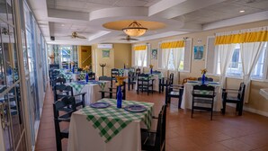 A restaurant with multiple tables, each covered with a green and white checkered tablecloth. - Hotel Casona del Lago (Flores)