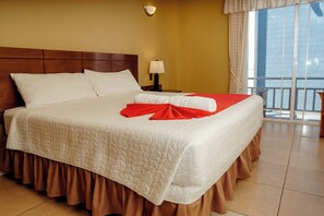 In-room safe, desk, free WiFi, bed sheets - Hotel Casona del Lago (Flores)