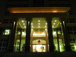 Front of property - evening/night - Shenzhen Star Hotel (Shenzhen)