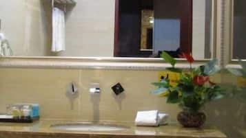 Amenidades de baño gratuitas y pantuflas