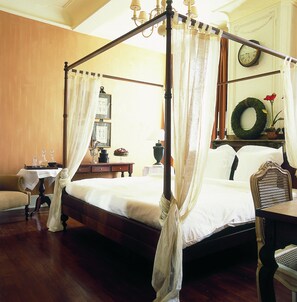 Premium bedding, minibar, in-room safe, desk