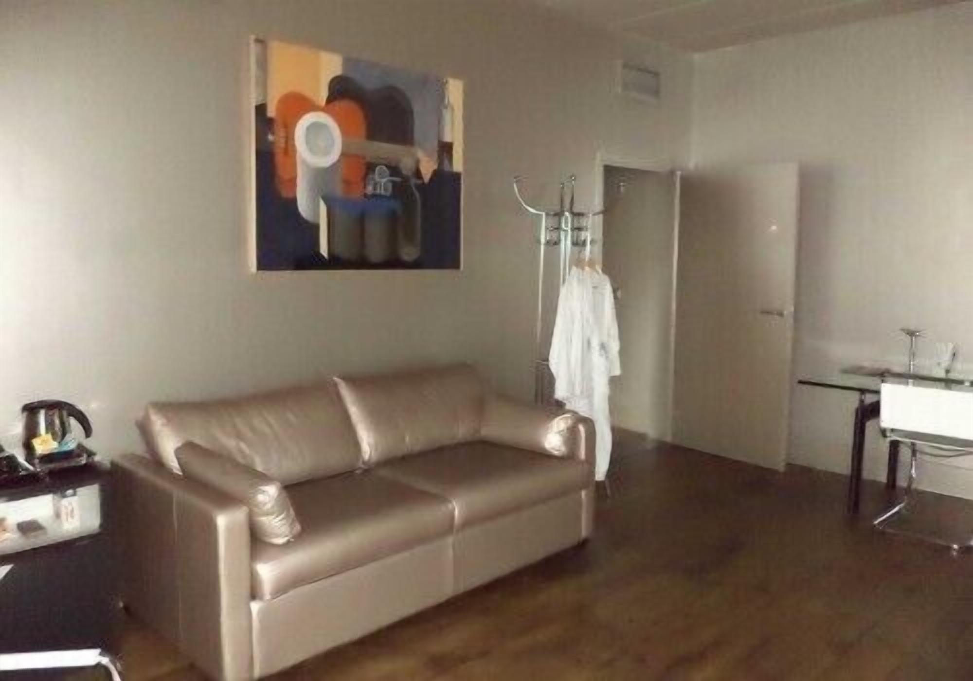 superior double room, terrace (luxe design - annex building) | living room | 24-cm flat-screen tv with cable channels