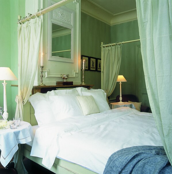 Deluxe Double Room (1st floor - BATHTUB ONLY) | Premium bedding, minibar, in-room safe, desk
