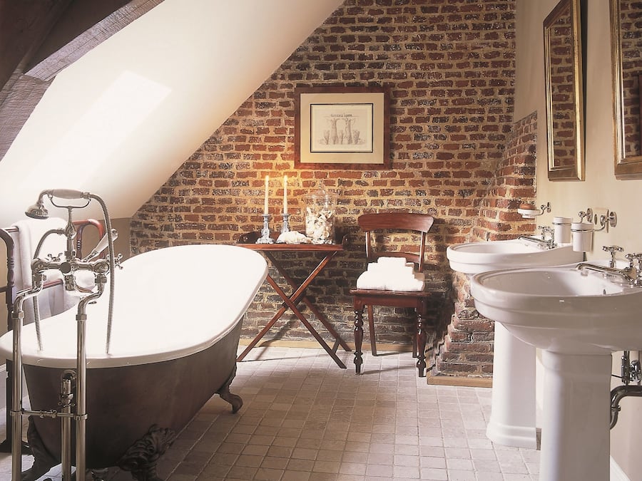 Articles de toilette gratuits, sĂšche-cheveux, peignoirs, chaussons