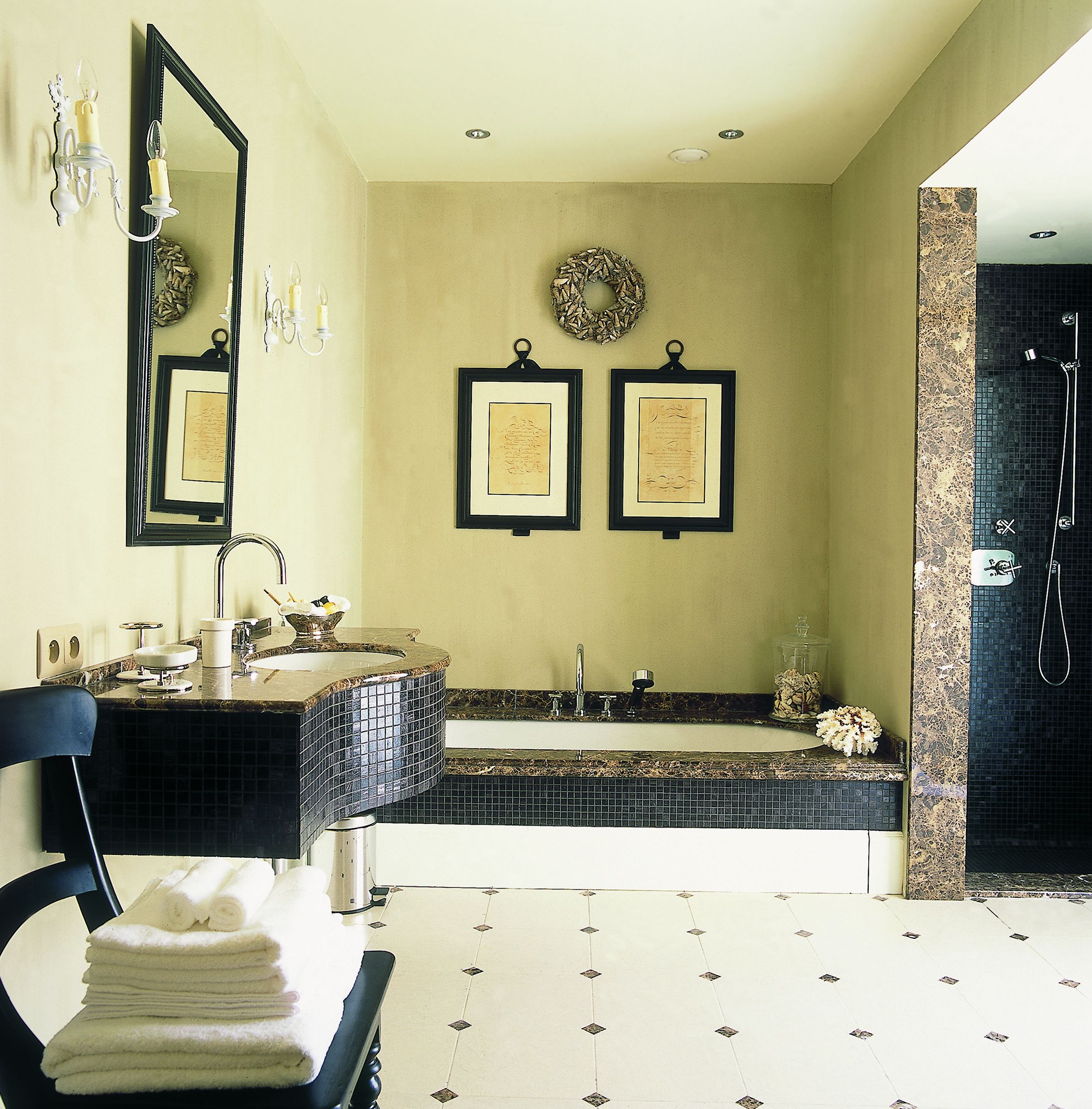 superior double room, terrace (luxe) | bathroom | free toiletries, hair dryer, bathrobes, slippers