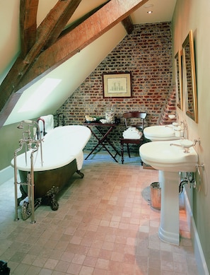 Deluxe Double Room (2nd floor - BATHTUB ONLY) | Bathroom - Hotel Recour (Poperinge)