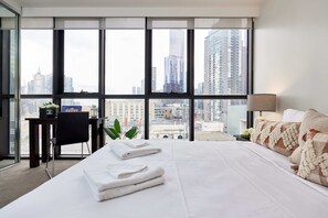 Àtic exclusiu (Premium penthouse) | Escriptori, espai de treball apte per a portàtils i cortines opaques 