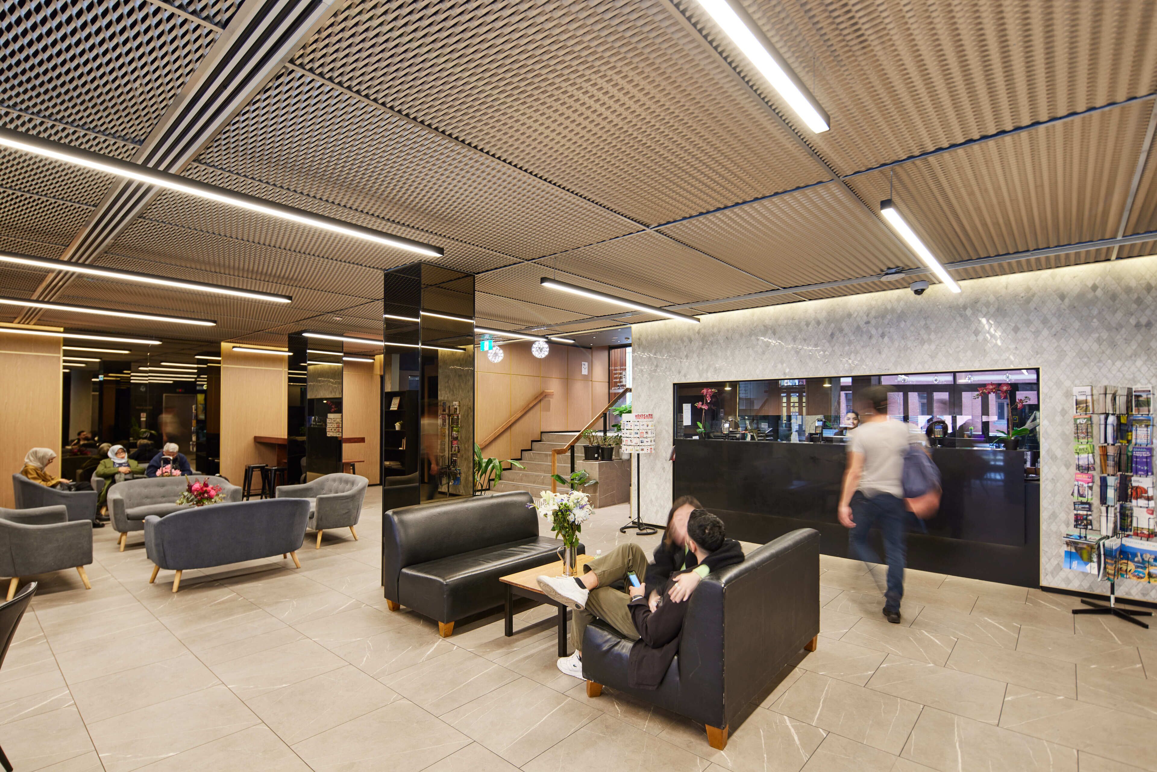 ฝ่ายต้อนรับ