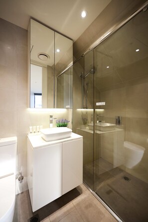 Cobertura exclusiva (Penthouse) | Banheiro | Chuveiro, chuveiro com efeito de chuva, produtos de toalete grátis 