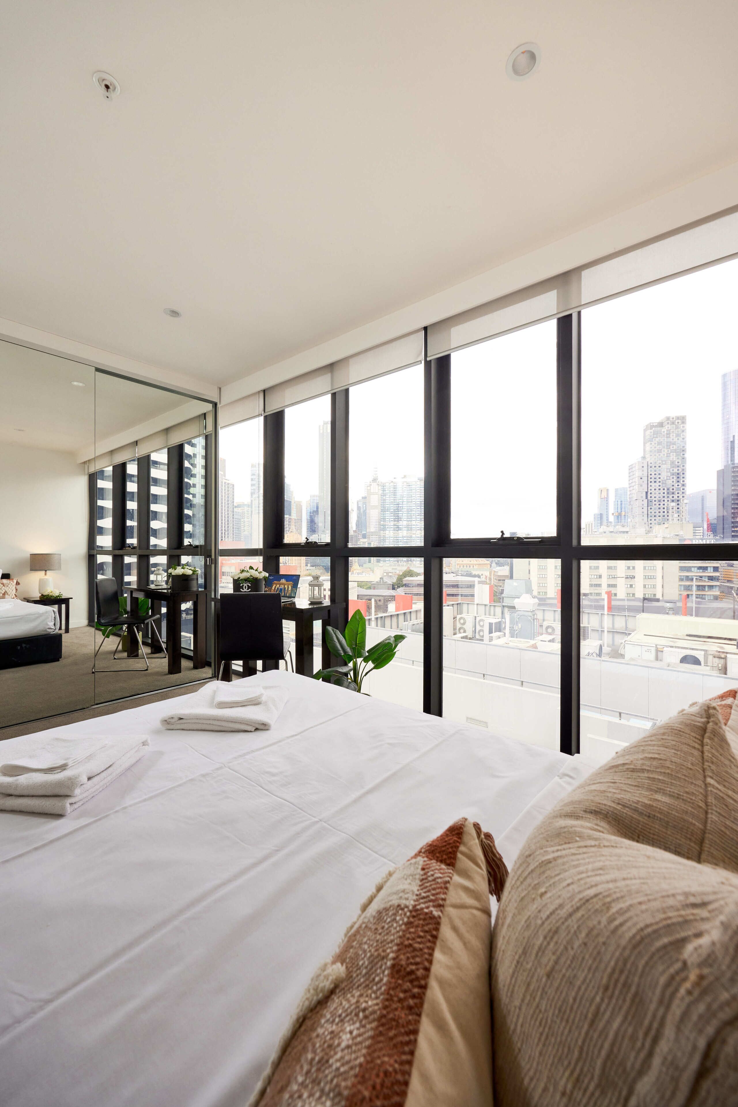 เอ็กซ์คลูซีฟเพนท์เฮาส์ (Premium penthouse) | โต๊ะทำงาน, พื้นที่ทำงานแบบใช้แล็ปท็อป, ผ้าม่านกันแสง, เตารีด/โต๊ะรีดผ้า