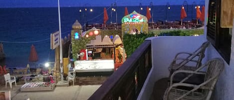 Studio Suite Desain | Teras/patio