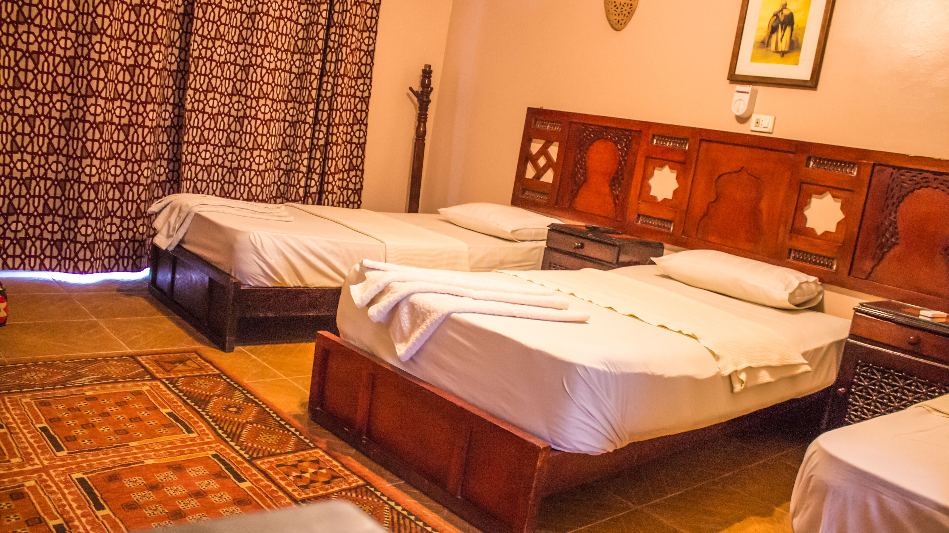 standard room, partial sea view | minibar, in-room safe, blackout curtains, free wifi