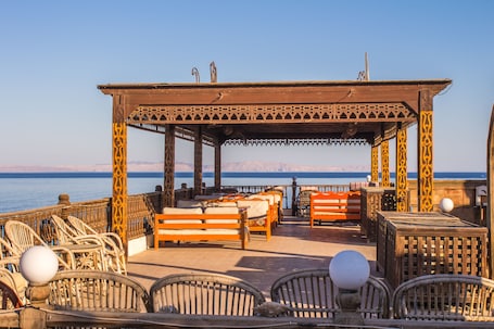 5 restaurantes, se sirve desayuno