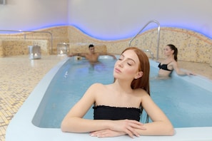 Couples treatment room(s), sauna, hot tub, Turkish bath/hammam