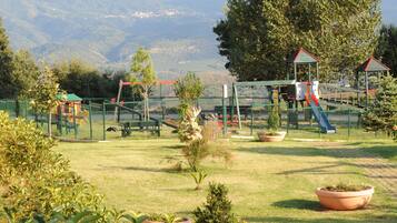 Children’s play area – outdoor