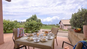 1 bedroom, premium bedding, minibar, in-room safe