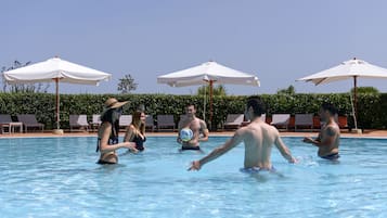 Outdoor pool, pool umbrellas, sun loungers
