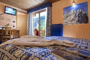 Double or Twin Room, Balcony | Premium bedding, Select Comfort beds, desk, blackout drapes