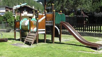 Children’s play area – outdoor