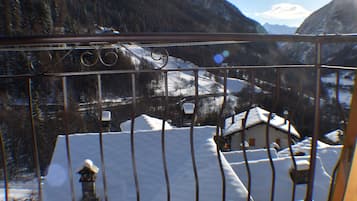 Appartement Panoramique, 1 chambre, vue montagne, dans les dépendances | Vue de la chambre