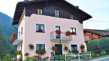 Appartamento panoramico, 1 camera da letto, vista montagna, edificio separato | Biancheria da letto di alta qualità, materassi Select Comfort