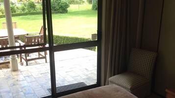 Standard Room, 1 Queen Bed, Shared Bathroom | Premium bedding, in-room safe, individually furnished, desk