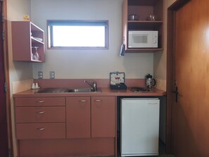 Studio Twin Single | Premium bedding, desk, laptop workspace, soundproofing - Aspen Lodge Motel (Hanmer Springs)