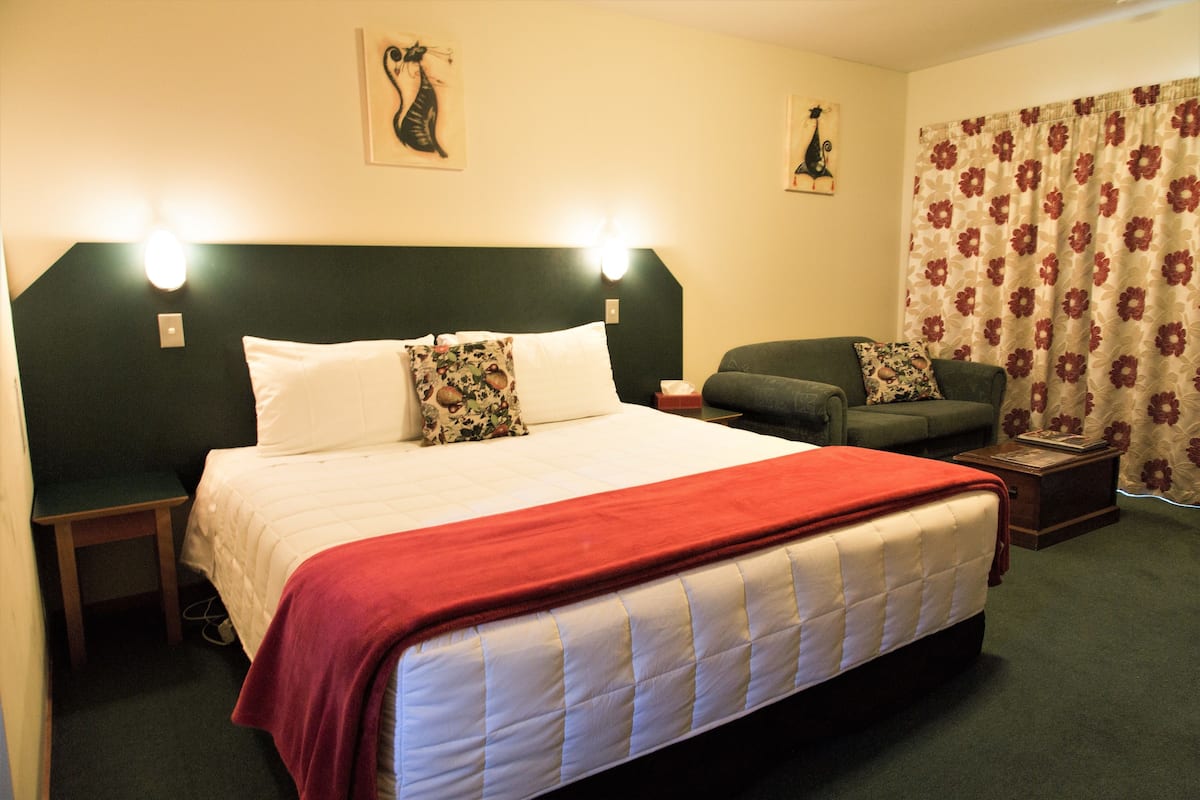Premium-Studiosuite, 1 King-Bett | 1 Schlafzimmer, hochwertige Bettwaren, Schreibtisch