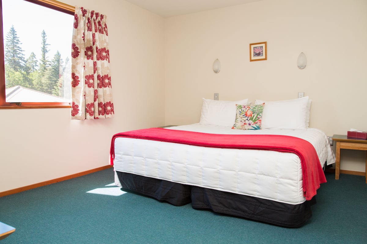 Premium-Zimmer, 1 Schlafzimmer | 1 Schlafzimmer, hochwertige Bettwaren, Schreibtisch