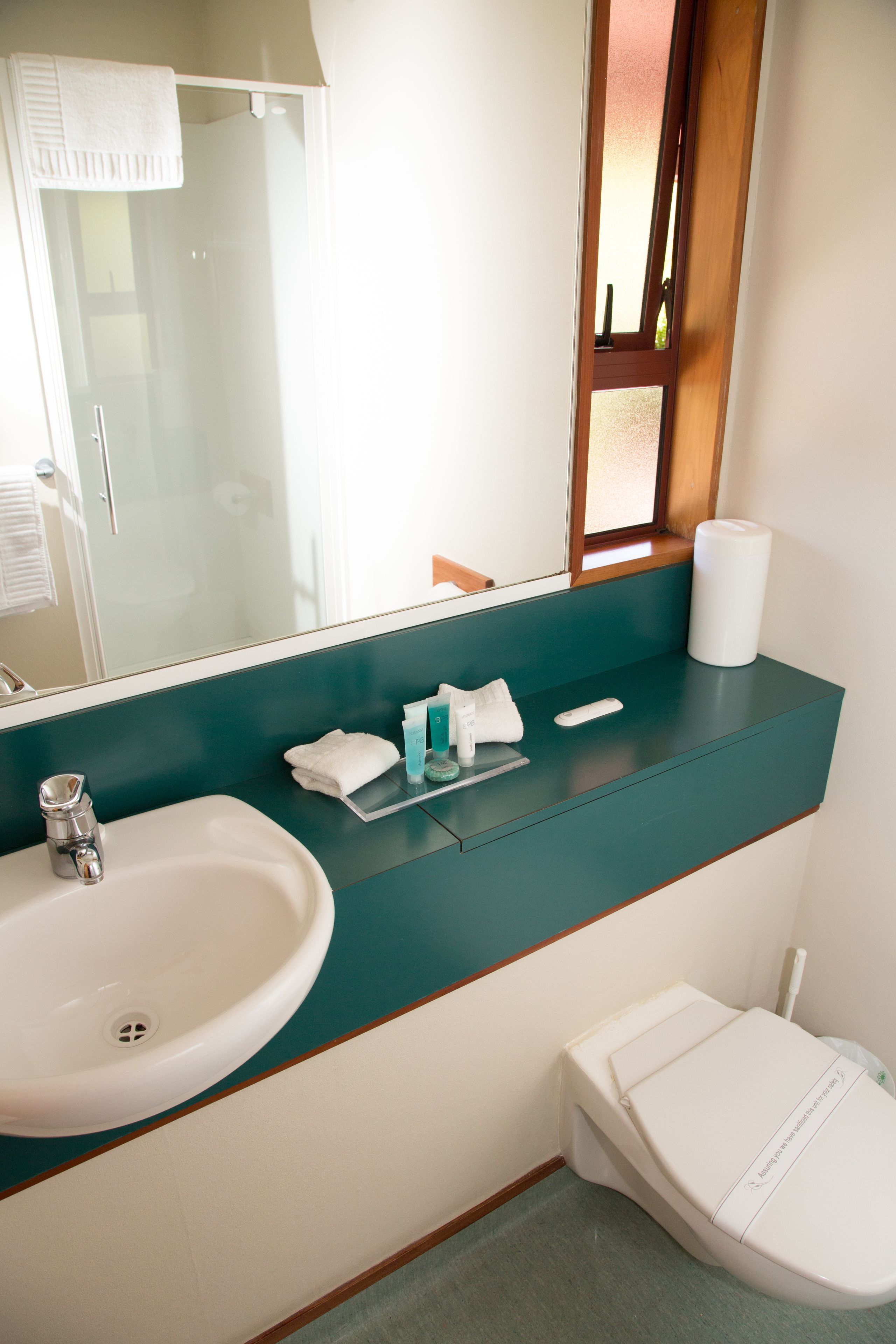 Shower, free toiletries, hair dryer, towels