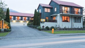 Front of property - evening/night - Aspen Lodge Motel (Hanmer Springs)
