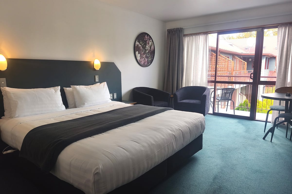 Premium Studio Suite, 1 King Bed