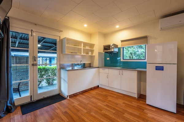 Cottage, 2 Bedrooms | Private kitchen