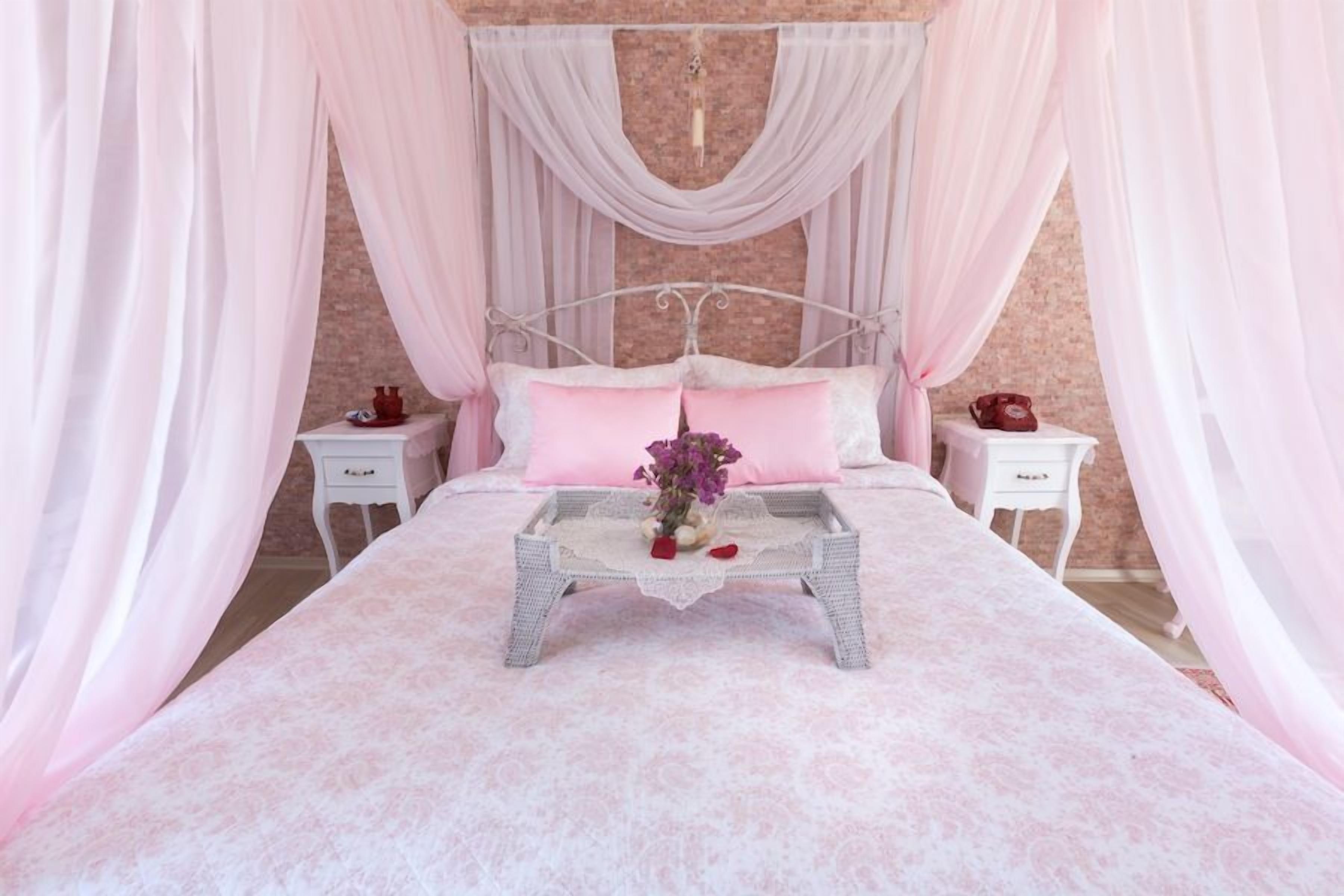 honeymoon room, 1 double bed | 1 bedroom, minibar, in-room safe, desk