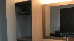 Shower, free toiletries, towels - Apart Hotel Atlantic (Guayaquil)
