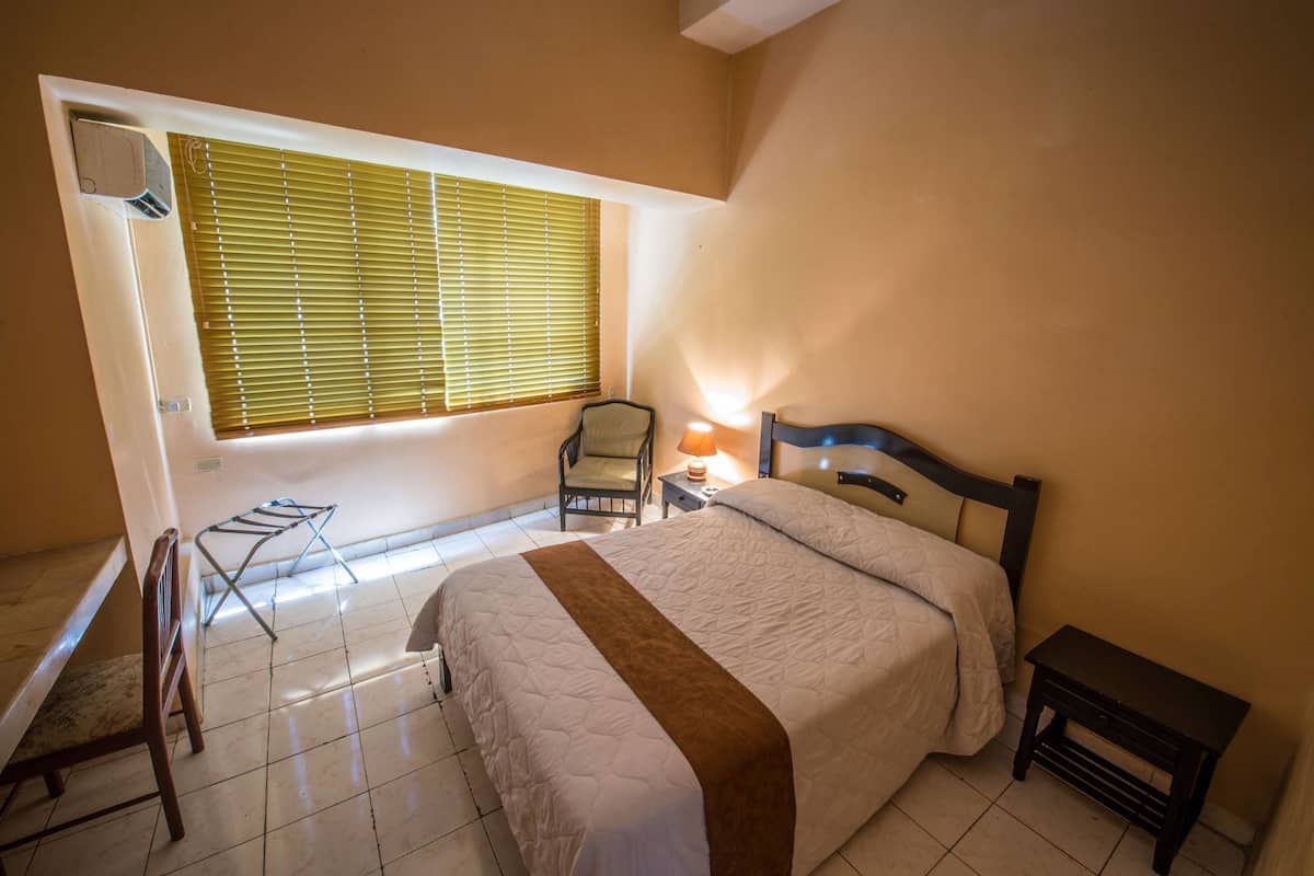 Basic Single Room | Minibar, in-room safe, desk, iron/ironing board (on request)