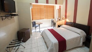 Basic Twin Room | Minibar, in-room safe, desk, iron/ironing board (on request) - Apart Hotel Atlantic (Guayaquil)