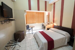 Basic Twin Room | Minibar, in-room safe, individually decorated, individually furnished - Apart Hotel Atlantic (Guayaquil)