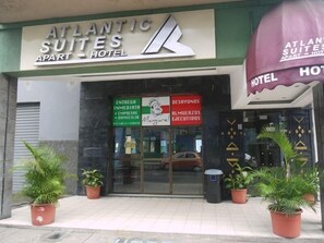 Property entrance - Apart Hotel Atlantic (Guayaquil)