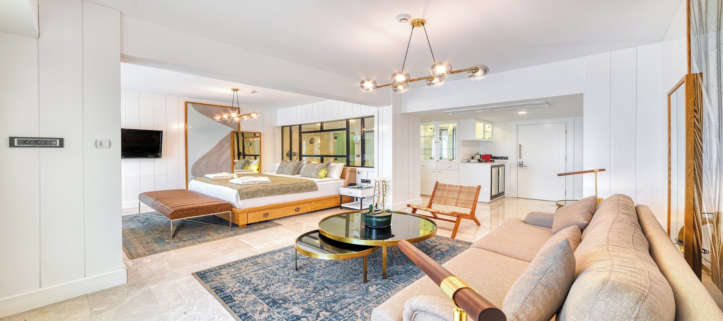 deluxe king room with jacuzzi sea view | 1 bedroom, premium bedding, down duvets, minibar