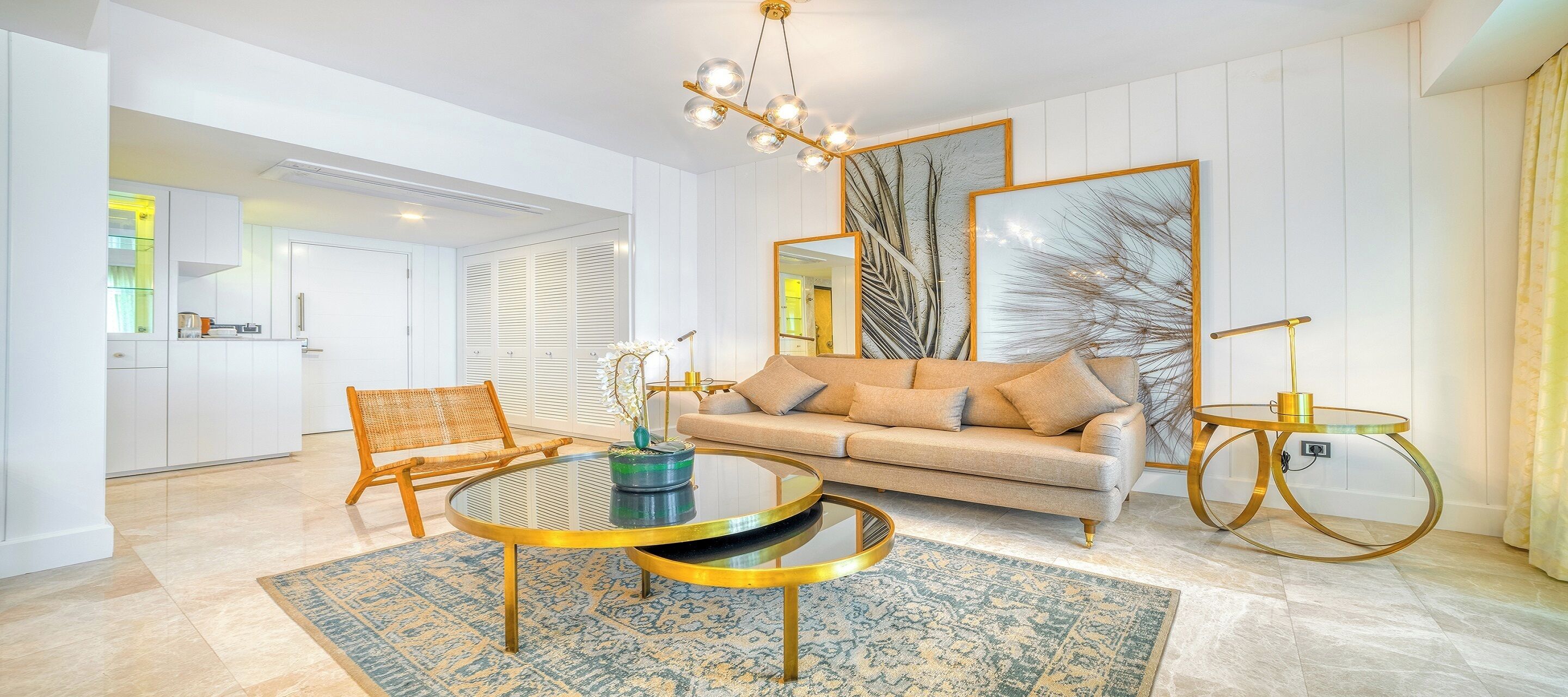 Deluxe King Room with Jacuzzi Sea View | Living area | 32-inch LCD TV with satellite channels, TV