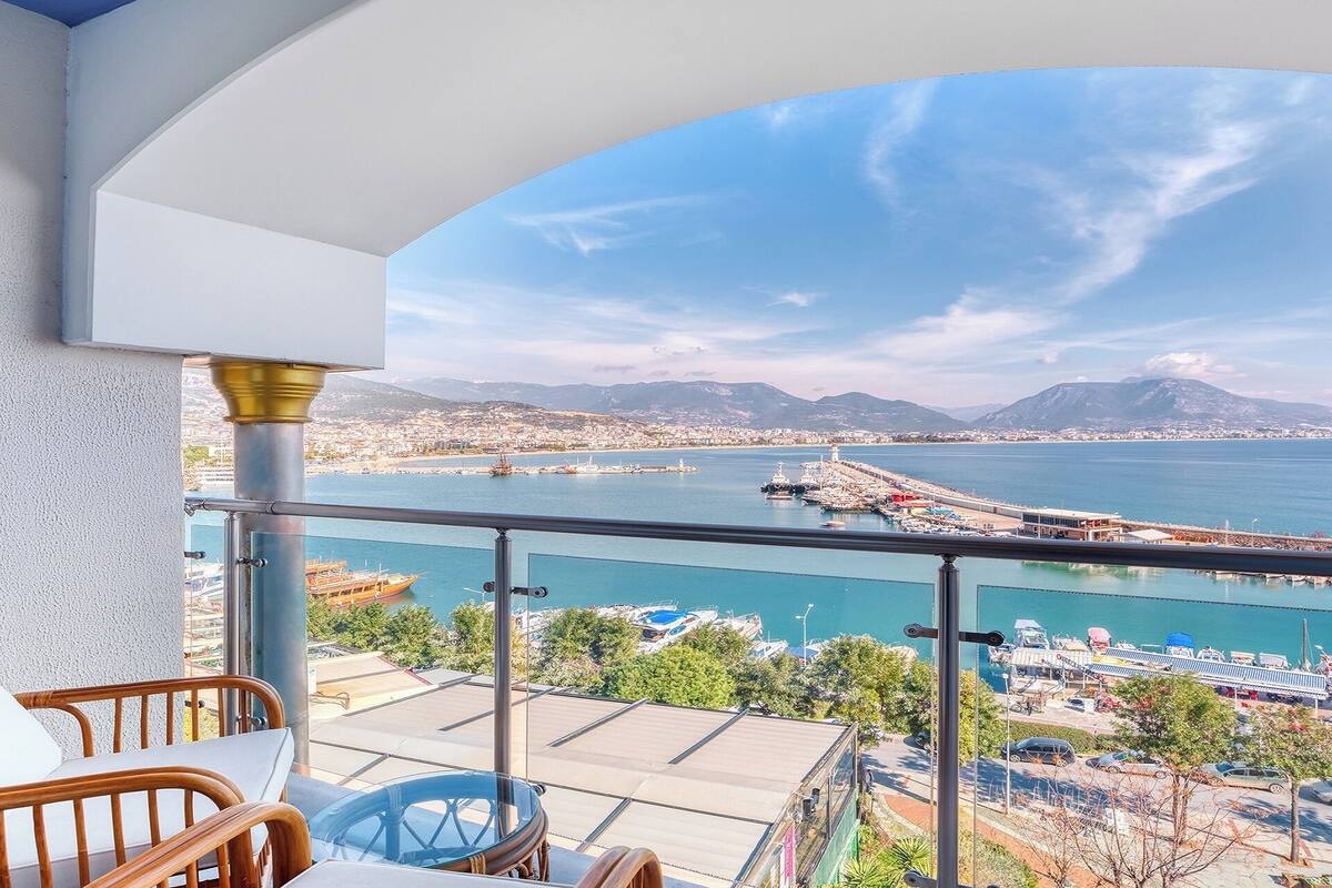 deluxe king room with jacuzzi sea view | terrace/patio