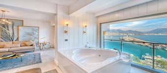 Numa Port Hotel