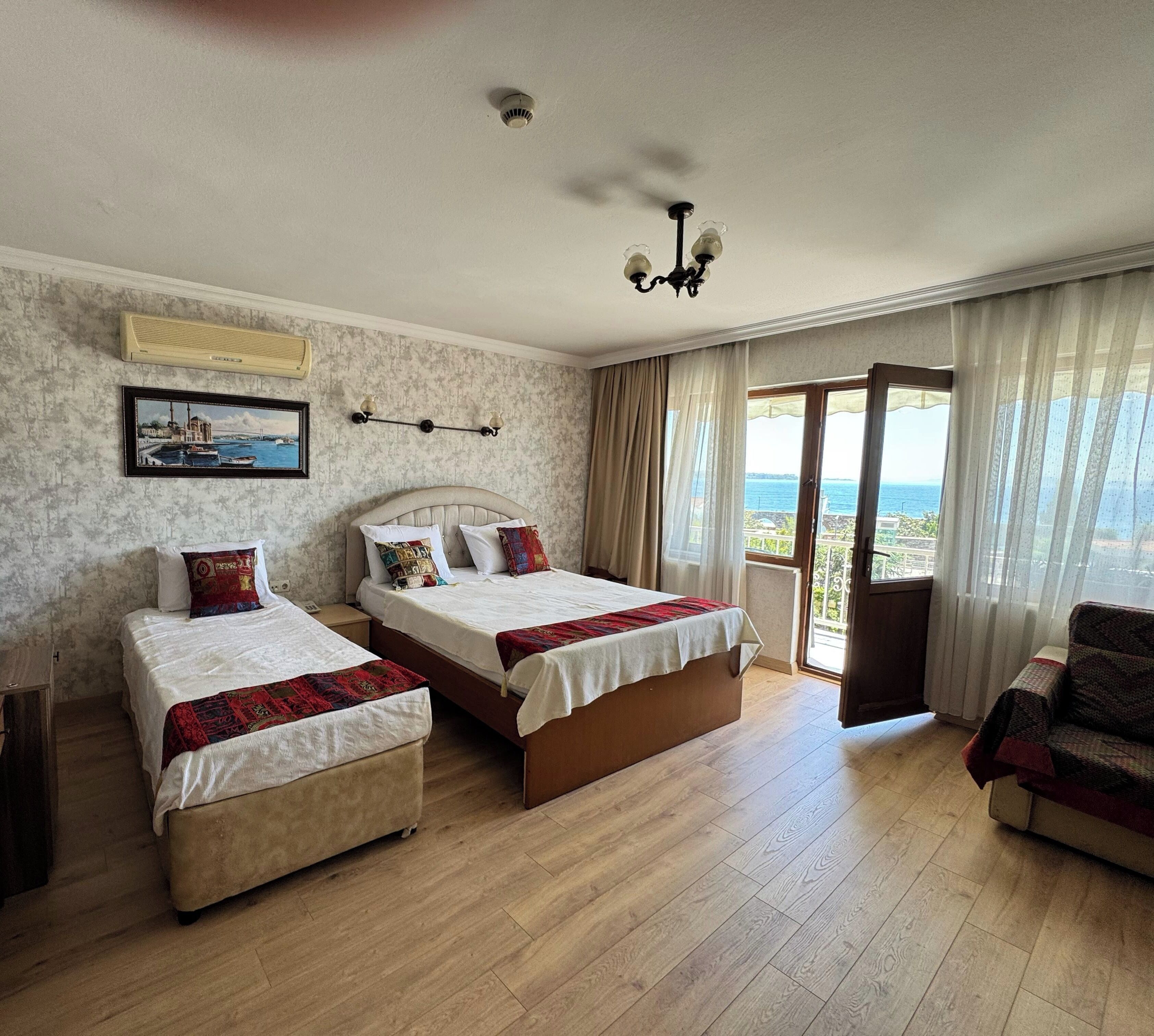 Economy Room 4 | Minibar, Zimmersafe, Schreibtisch, Verdunkelungsvorhänge