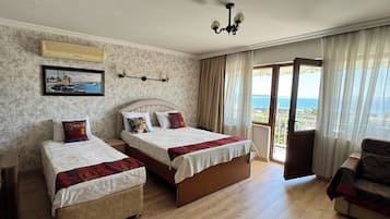 Double Room with Sea View | Minibar, in-room safe, desk, blackout drapes