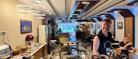 Petit déjeuner buffet compris tous les jours