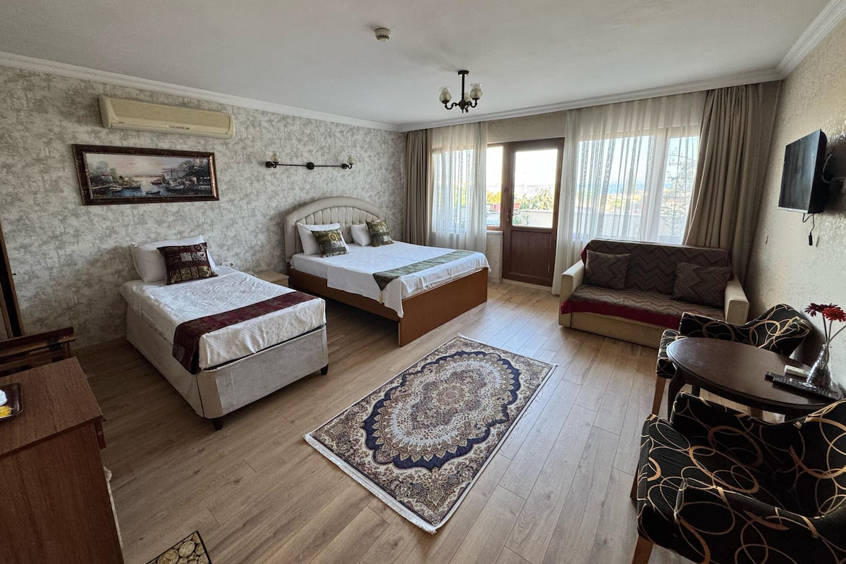 Triple Room with Sea View | Minibar, in-room safe, desk, blackout curtains