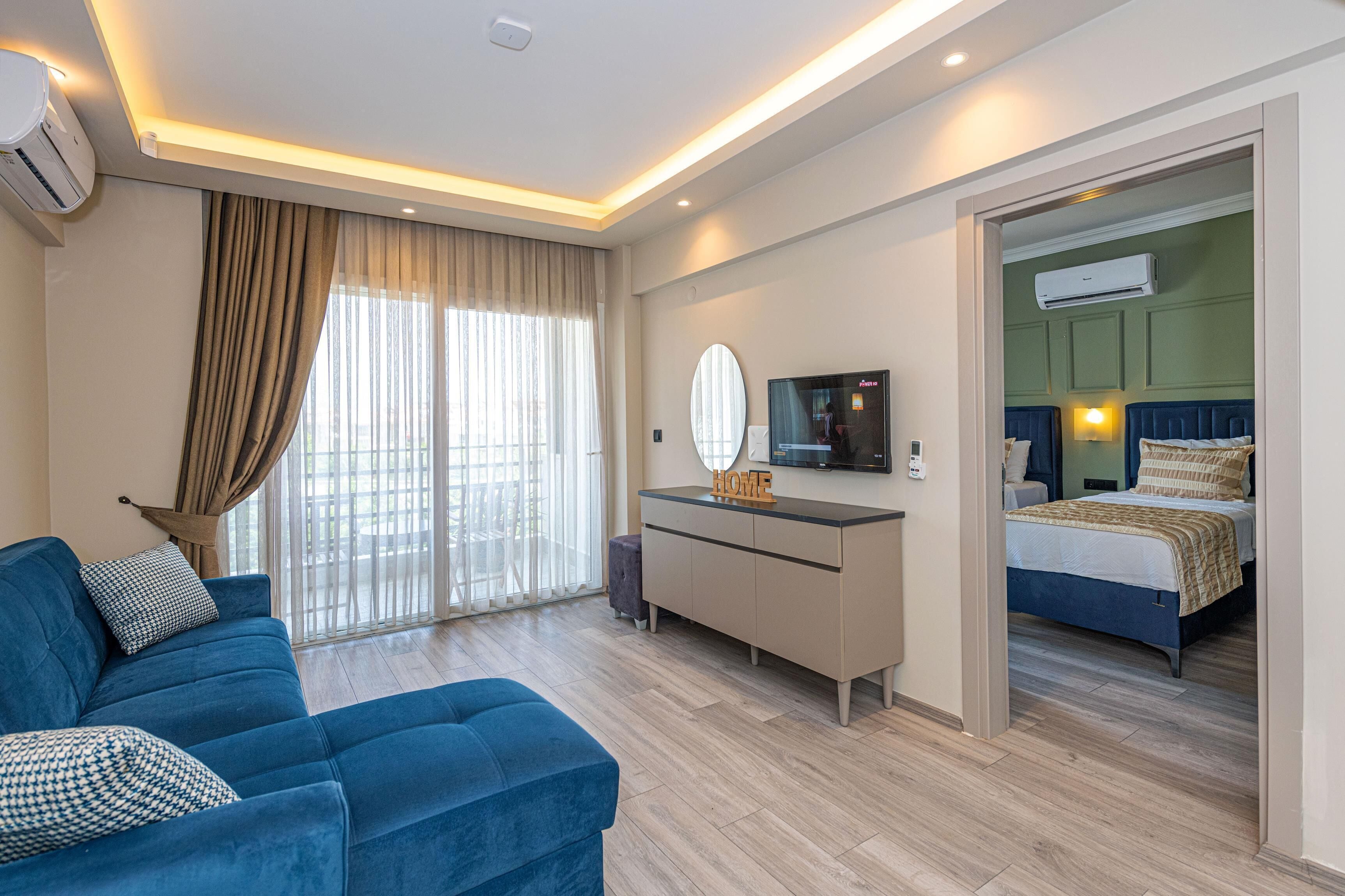 Comfort Suite | Living area | 100-cm LED TV with satellite channels, TV