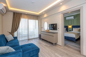Comfort Suite | Living area | 100-cm LED TV with satellite channels, TV - IDEE Suites (Fethiye)